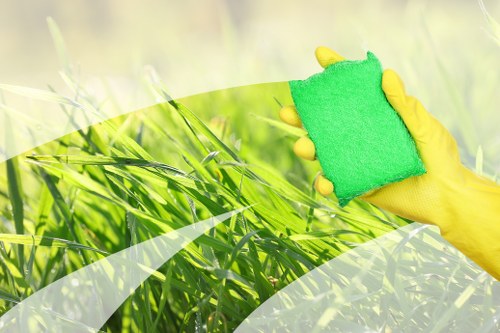 Blocked gutter cleaning service for SW5 homes and flats