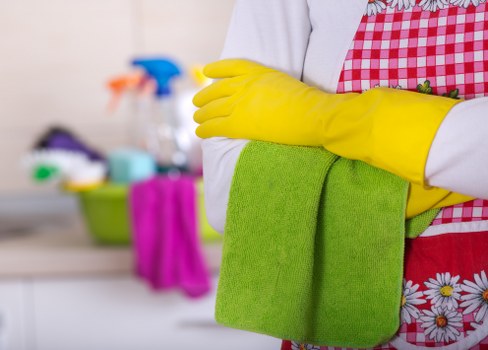 Move out cleaning preparation checklist for a SW5 property with packing and empty rooms
