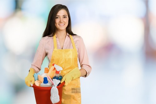Local move in cleaning service working in a SW5 apartment building